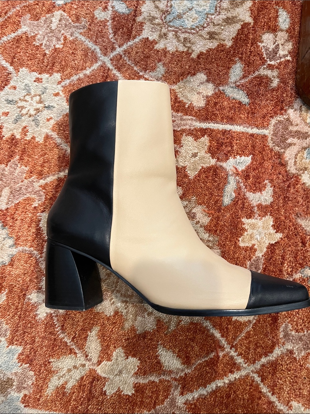 Two-Tone Black and Cream Block Heel Ankle Boot Vicson made in Brazil Sz 11 TTS
